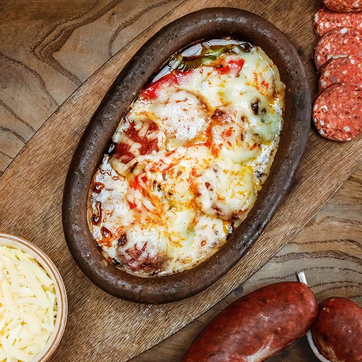 Güveç Kaşarlı Sucuk